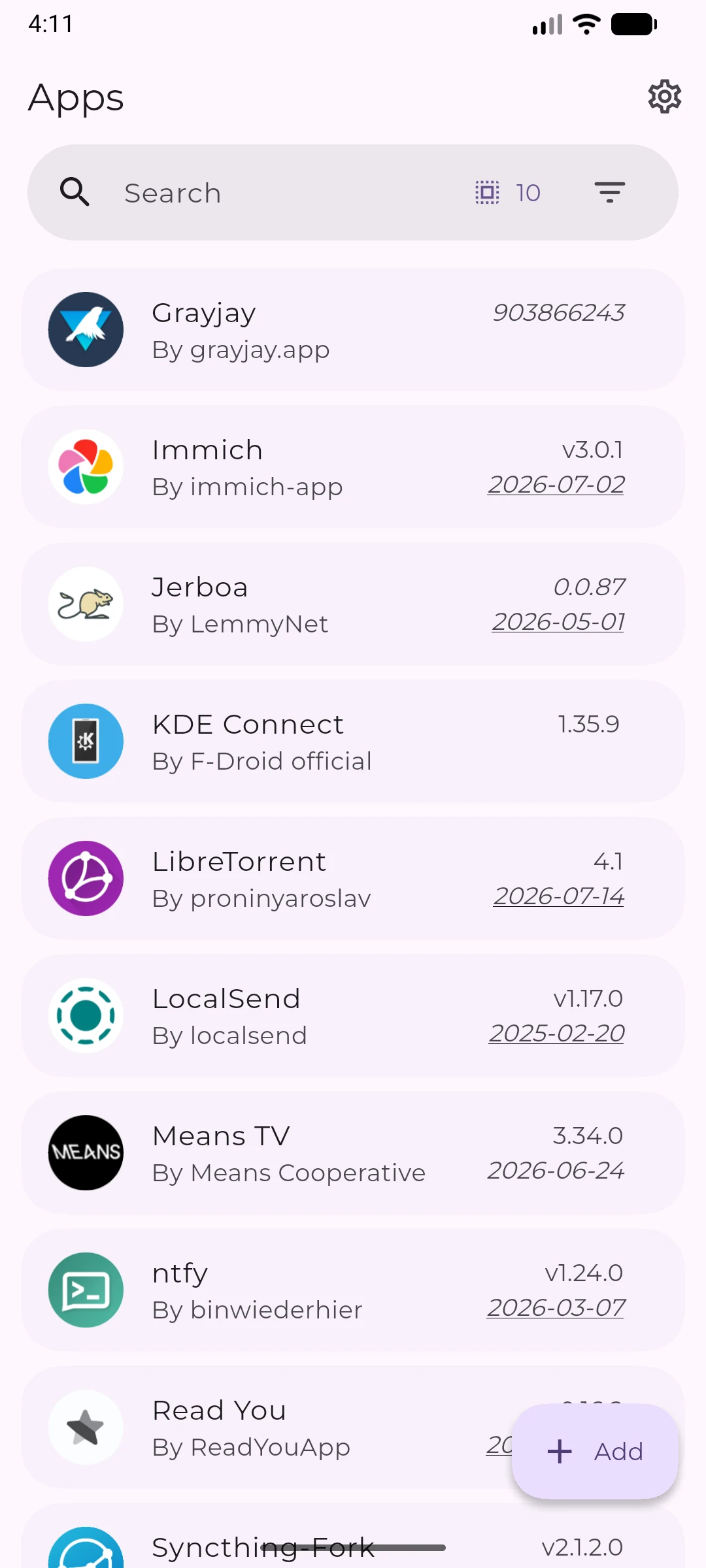 Obtainium application update list with installed versions