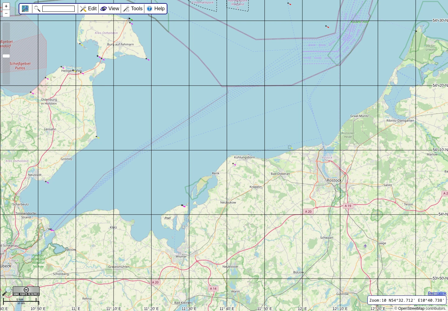 OpenSeaMap nautical chart of the Baltic coast with navigation controls and a coordinate grid